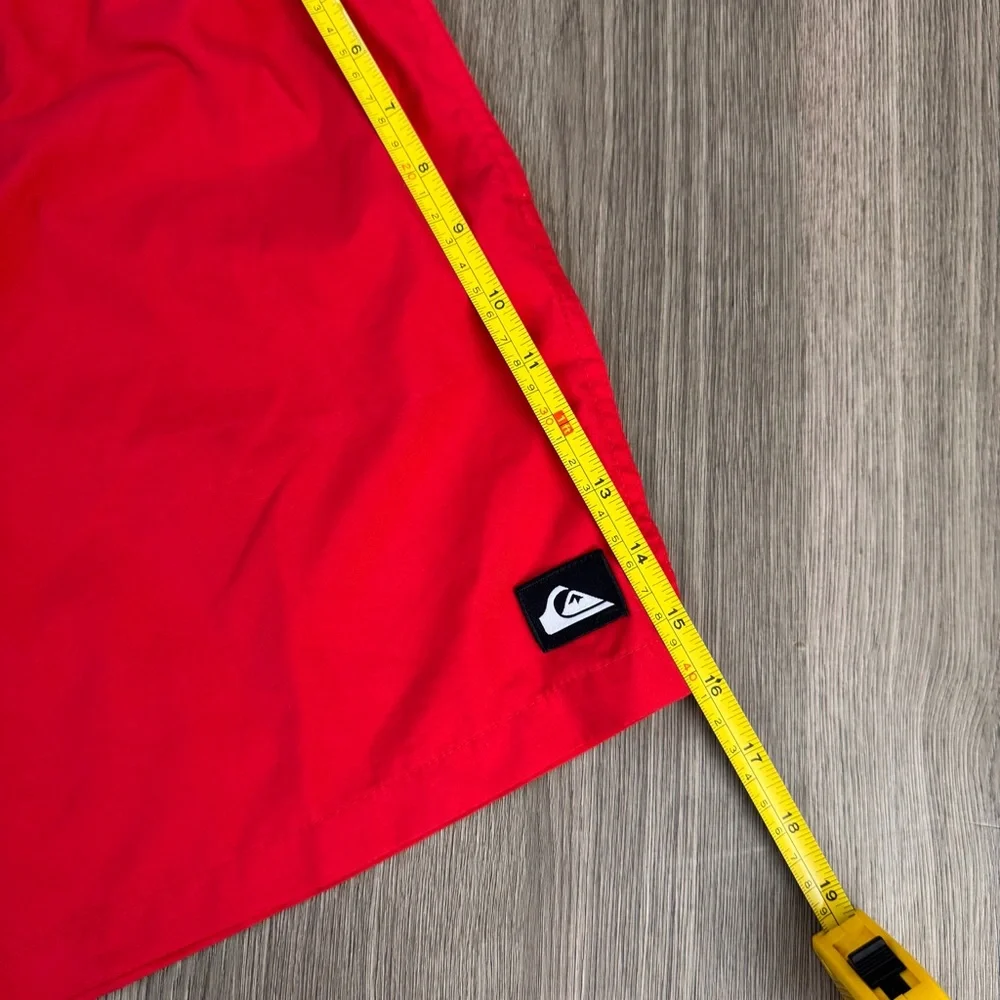 Quiksilver Red Swim Trunks Men’s Medium Board Shorts Lined Inseam: 7”